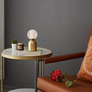 Lámpara de Noche Recargable Minimalista de Cobre, con Atenuación Táctil Escalonada, Decorativa y Amigable con los Ojos, Moderna para Dormitorios - Product Image 2