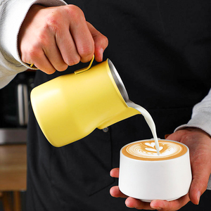 Carafe à café en acier inoxydable 304 de 750 ml avec bec en V italien, résistante à la chaleur, écologique, pour barista, avec logo personnalisé - Product Image 2