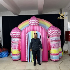 Château gonflable d'intérieur et d'extérieur avec arche musicale et décorations à pompons - Product Image 3