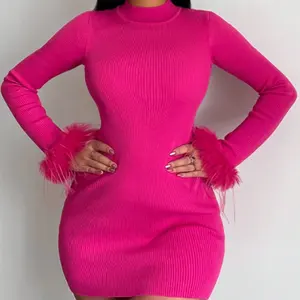 Yüksekliği kaliteli seksi kadın kıyafetleri özel Faux kürk Trim manşet Hem pembe uzun kollu Mini elbise