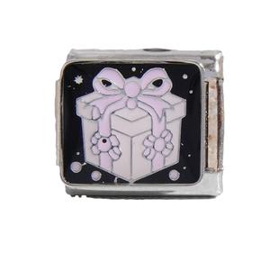 สร้อยข้อมือสแตนเลสสตีลแบบยืดหยุ่นสไตล์อิตาลี รุ่น Black Series สำหรับทุกเพศ พร้อมจี้รูปหัวใจแบบฝังขอบ  เหมาะเป็นของขวัญ - Product Image 5