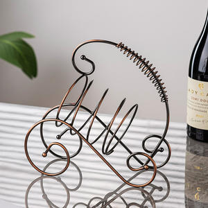 Porte-vin mural décoratif de luxe en fer forgé couleur bronze Guqin, capacité 4 verres à pied, pour entrée de maison - Product Image 1