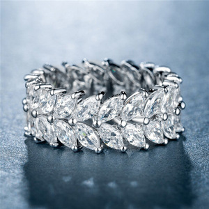 Anello Geometrico Minimalista a Forma di Marquise per Donne, Accessorio Elegante e Moderno per le Dita - Product Image 2