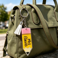 Porte-clés en plastique personnalisés avec logo, promotion rentrée scolaire, porte-clés personnalisé pour la Journée des enseignants, porte-clés en acrylique crayon avec pompons