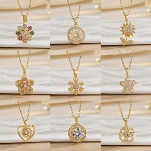 Collier tendance en acier inoxydable doré avec pendentif rotatif en forme de cœur et de papillon, collier pour femme, cadeau - Product Image 3