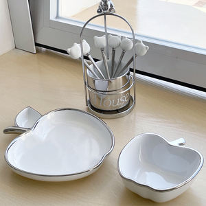Nouveau design <span class=keywords><strong>assiette</strong></span> <span class=keywords><strong>blanche</strong></span> <span class=keywords><strong>argent</strong></span>ée de 8 pouces en forme de pomme et bol à pommes de 5 pouces adapté aux fours et lave-vaisselle - Product Image 3