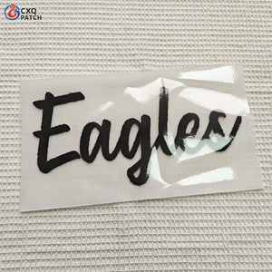 Yeni Tasarım Özel Toptan Kolej Futbol Takımı Harfleri Logosu Kürklü Tüylü Şönil Isı Transferi Yamaları Giysiler İçin Ütüyle Yapıştırılır - Product Image 2