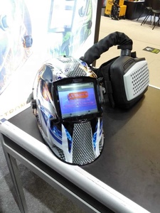 Equipo Purificador de Aire Solar de Bajo Ruido HMT con Casco de Soldadura de Oscurecimiento Automático y Visión de Color Real PAPR - Product Image 2