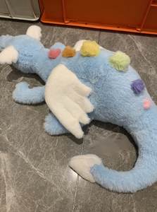 Peluche JellyC Dragon ailé bleu clair délicat, dragon en peluche doux avec pompons colorés - Product Image 4
