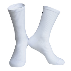 Chaussettes de cyclisme athlétiques personnalisées, chaussettes de vélo amusantes, respirantes, tricotées, techniques, performance estivale, chaussettes de cyclisme mi-mollet avec revers au bas - Product Image 2