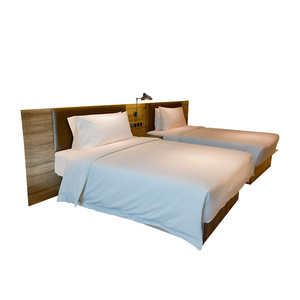 เตียงคู่ขนาดคิงไซส์ทำจากไม้ดีไซน์ทันสมัยพร้อมโต๊ะข้างเตียงและตู้เสื้อผ้าสำหรับห้องนอนโรงแรมราคาถูก - Product Image 5