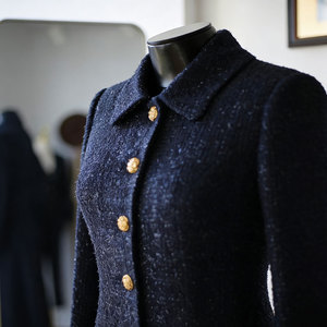 เสื้อโค้ทผู้หญิงงานฝีมือระดับพรีเมียม ผ้าขนสัตว์ 100% แบบกระดุมสองแถว สำหรับชุดทำงานในสำนักงานของผู้หญิงมืออาชีพ - Product Image 3