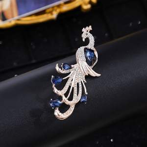Nouvelles Broches de Costume en Alliage Plaqué Or Motif Paon, Bijoux de Mode Durables avec Strass en Cristal, Cadeaux pour Fêtes, Mariages et Fiançailles - Product Image 4