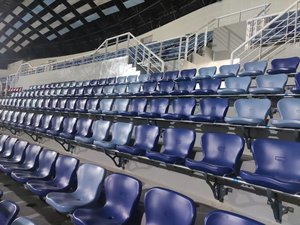 Chaise de stade durable en plastique moulé par soufflage avec design ergonomique pour le soutien lombaire - Product Image 4
