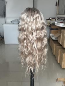 Prix le plus bas Factoer – Perruque complète en dentelle respirante, cheveux russes ondulés, blond doré ombré, densité 180 %, 20 pouces - Product Image 1