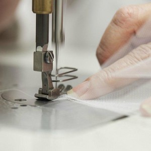 ชุดราตรีสีเขียวเข้มชุดงานพรอมแขนยาวผ้าปะติดลายดอกสีทองชุดงานพรอมซาอุดิอาระเบีย - Product Image 4