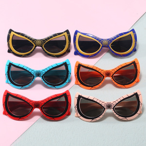 Lunettes de soleil Spiderman pour enfants, lunettes de soleil de dessin animé avec protection UV400 pour garçons, design cool en forme de toile d'araignée, lunettes pour enfants - Product Image 3