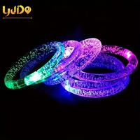 Bracelets lumineux LED 6 couleurs, bâtons lumineux, bracelets qui brillent dans le noir, accessoires de fête pour enfants et adultes, cadeaux de fête lumineux, anniversaire