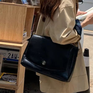 Women's Retro Large Capacity Simple Messenger Bag with Waterproof Feature New Spring Fashion Polyester Lining Commute <b>Briefcase</b> - Product Image 1