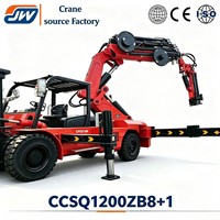 Chariot élévateur arrière de 50 tonnes avec capacité de grue arrière robuste, rotation à 360 degrés et flèche de levage multifonctionnelle.