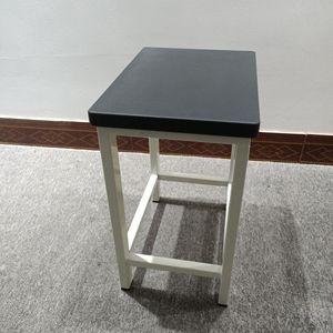 Muebles Médicos y de Salud Keming, Banco de Laboratorio 330x250x450mm, Madera Maciza Negra, Estilo Simple - Product Image 1