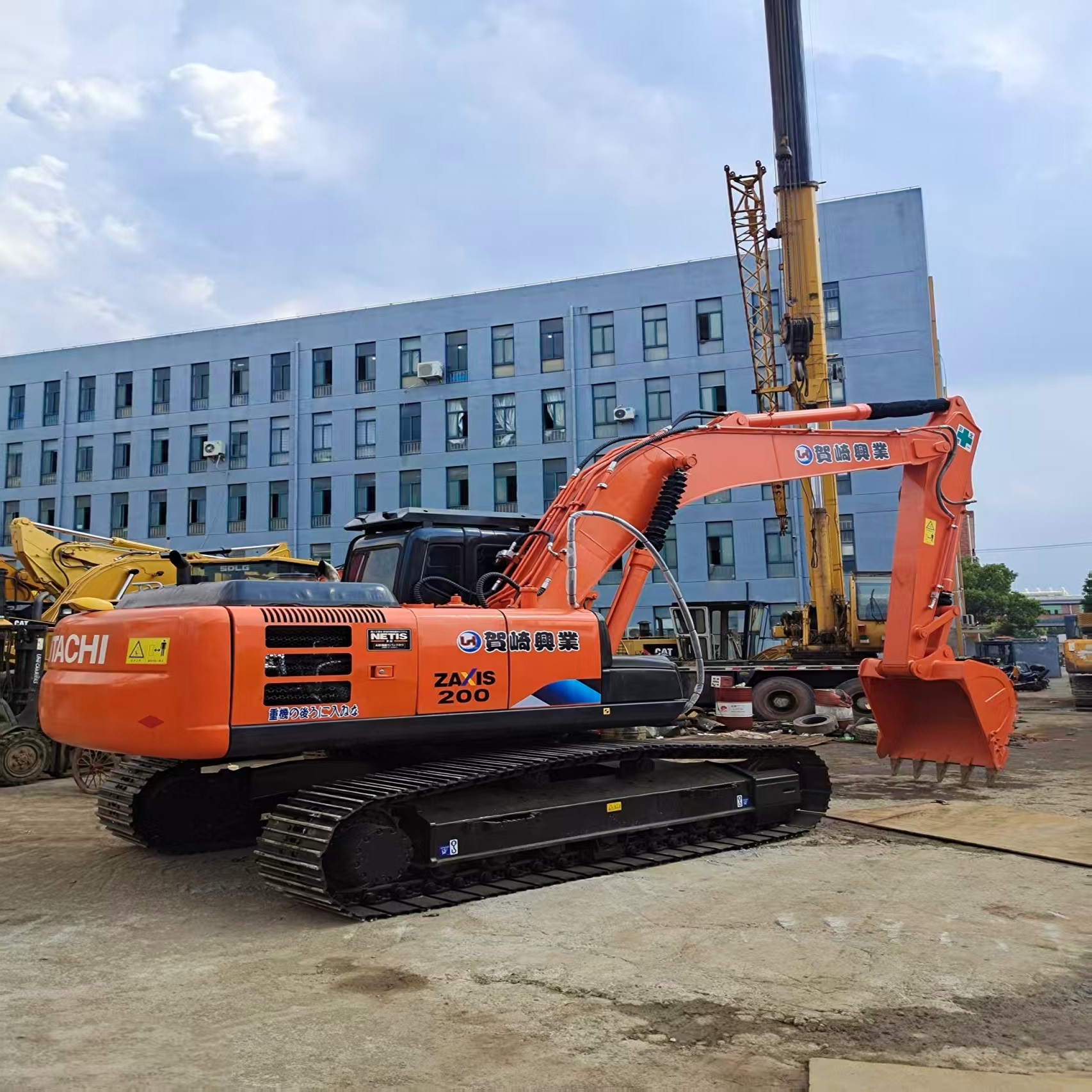 Hitachi Zaxis 200 Excavators - Durable & Efficient Digging