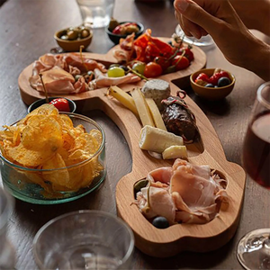 PROMOTION <span class=keywords><strong>Plateau</strong></span> à fromages amusant pour apéritif, ensemble de service en bois pour fromages et apéritifs, planches à <span class=keywords><strong>charcuterie</strong></span> en bois, décorations pour enterrement de vie de jeune fille - Product Image 2
