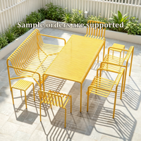 Ensemble de salle à manger en métal jaune vif pour l'extérieur, table et chaises en aluminium avec accoudoirs pour jardin, terrasse et café