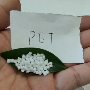 Fábrica de grado de película PET resina plástico materia prima polietileno gránulos para mascotas - Product Image 2