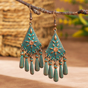 Boucles d'oreilles pendantes vintage à pompons en alliage plaqué bronze antique, bijoux de mode pour femmes - Product Image 1