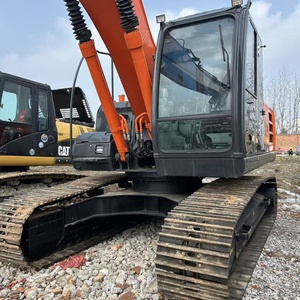Excavatrice sur chenilles hydraulique d'occasion Hitachi ZX200 / EX200 de 20 tonnes - Product Image 1