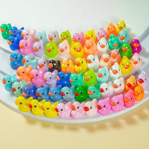 Gran oferta DIY 3D resina artesanía decorativa jardín miniatura resplandor en efecto oscuro pato ornamento hierba Material llavero Accesorios - Product Image 2