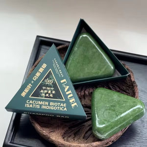 Sapone Solido Artigianale Originale Private Label Biologico Naturale Nutriente a Base di Erbe a Forma di Triangolo Seven Green per Capelli per Pelli Sensibili - Product Image 1