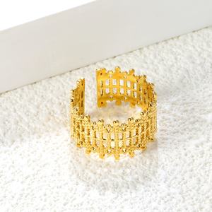 แหวนสแตนเลสชุบทอง 18k แบบฝรั่งเศส ทันสมัย ขายส่ง ไม่ลอก ไม่ดำ แหวนวงใหญ่แบบซ้อนได้ แหวนเปิดวงกลวงสำหรับผู้หญิง - Product Image 5