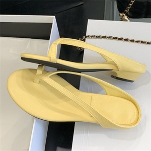 Nouvelles sandales de plage décontractées pour femmes à bout ouvert, collection été 2025, tongs à talon bas avec semelle extérieure en TPU, respirantes, souples et confortables - Product Image 1