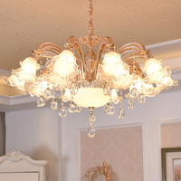Lustre de style européen en or classique de luxe avec abat-jour en cristal, décoration intérieure, lustre à plusieurs têtes en forme de fleurs pour salon et chambre à coucher