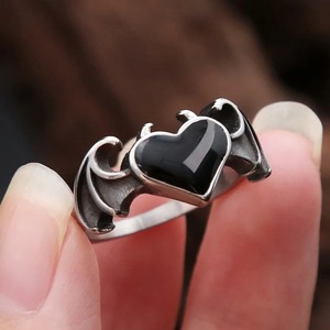 Anillo Unisex de Acero Inoxidable yunnique con Alas de Ángel Oscuro y Corazón Negro, Joyería Retro, Regalo, Anillos de Moda con Forma de Corazón y Engaste de Bisel - Product Image 1