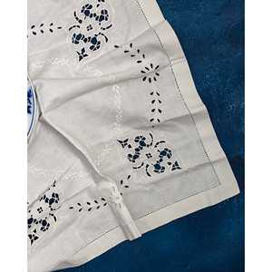 Nappe en lin blanc, broderie ajourée, pour la maison, les mariages, les fêtes, les acheteurs commerciaux, les hôtels, marque non tissée Fiammetta - Product Image 1