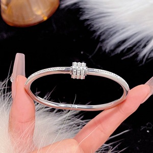 Bracelets géométriques en titane plaqué or 18 carats avec zircon pour femme, style taille fine, tendance, léger et luxueux, ne décolore pas, cadeau - Product Image 4