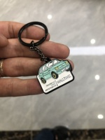 Épingles de revers personnalisées en métal nickelé noir porte-clés ouvre-bouteilles sous-verres en PVC personnage de télévision et de film cadeau d'affaires