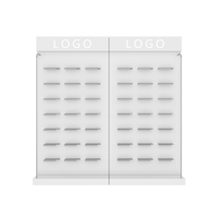 Étagères de présentation de chaussures en métal noir pour boutique, aménagements de magasin de détail modernes, écologiques et sur mesure haut de gamme