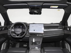 Nuevo Auto <span class=keywords><strong>Lynk</strong></span> & <span class=keywords><strong>Co</strong></span> <span class=keywords><strong>01</strong></span> 2025 2.0TD Pro SUV de 5 Plazas Gasolina Turboalimentado R19 Volante a la Izquierda Automático Interior Oscuro - Product Image 5