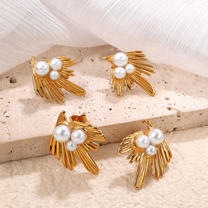 Pendientes de Aro con Alas, Chapados en Oro de 18K, Acero Inoxidable, Perla Blanca, para Uso Diario - Product Image 1