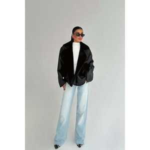 Chaqueta Negra con Detalle de Botones para Mujer - Product Image 2