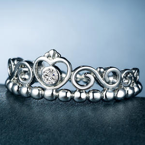 Anello di fidanzamento classico da donna in oro giallo con diamante rotondo taglio brillante naturale colore G T0136 - Product Image 5