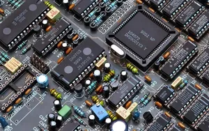 O software e o hardware da placa de circuito central em produtos eletrônicos