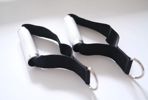 อุปกรณ์ออกกำลังกาย INIKO ด้ามจับอะลูมิเนียมสีเงิน พร้อมห่วงรูปตัว D น้ำหนัก 1320 กรัม ขนาด 130x30 มม. อุปกรณ์เสริมสำหรับฟิตเนสและยิม - Product Image 2