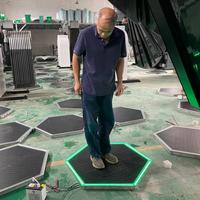 Carrelage photovoltaïque avec base en acier inoxydable et éclairage LED pour les allées publiques
