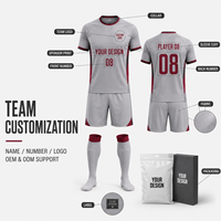 Ensemble de maillot et short de football gris bordeaux personnalisé, respirant, à manches courtes, pour l'entraînement quotidien des clubs de football amateurs