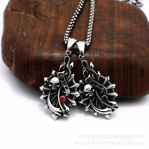 Collar con colgante de calavera de acero y titanio y piedra roja estilo gótico para hombres y mujeres de Yunnique - Product Image 5